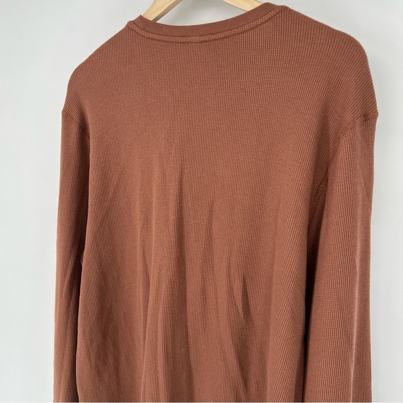 Vuori Small Waffle Knit Crew Neck Sleeve Chestnut - Picture 7 of 13